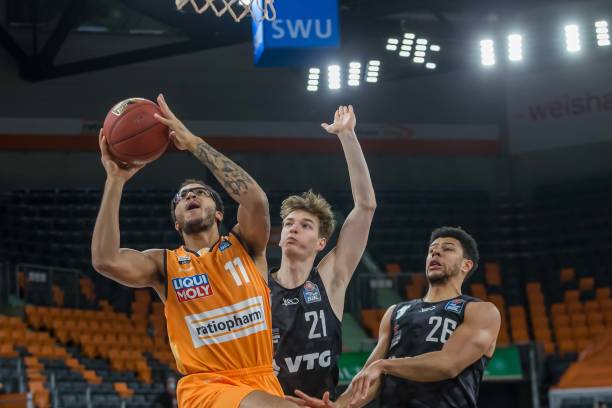 根伟的执教 根伟的执教